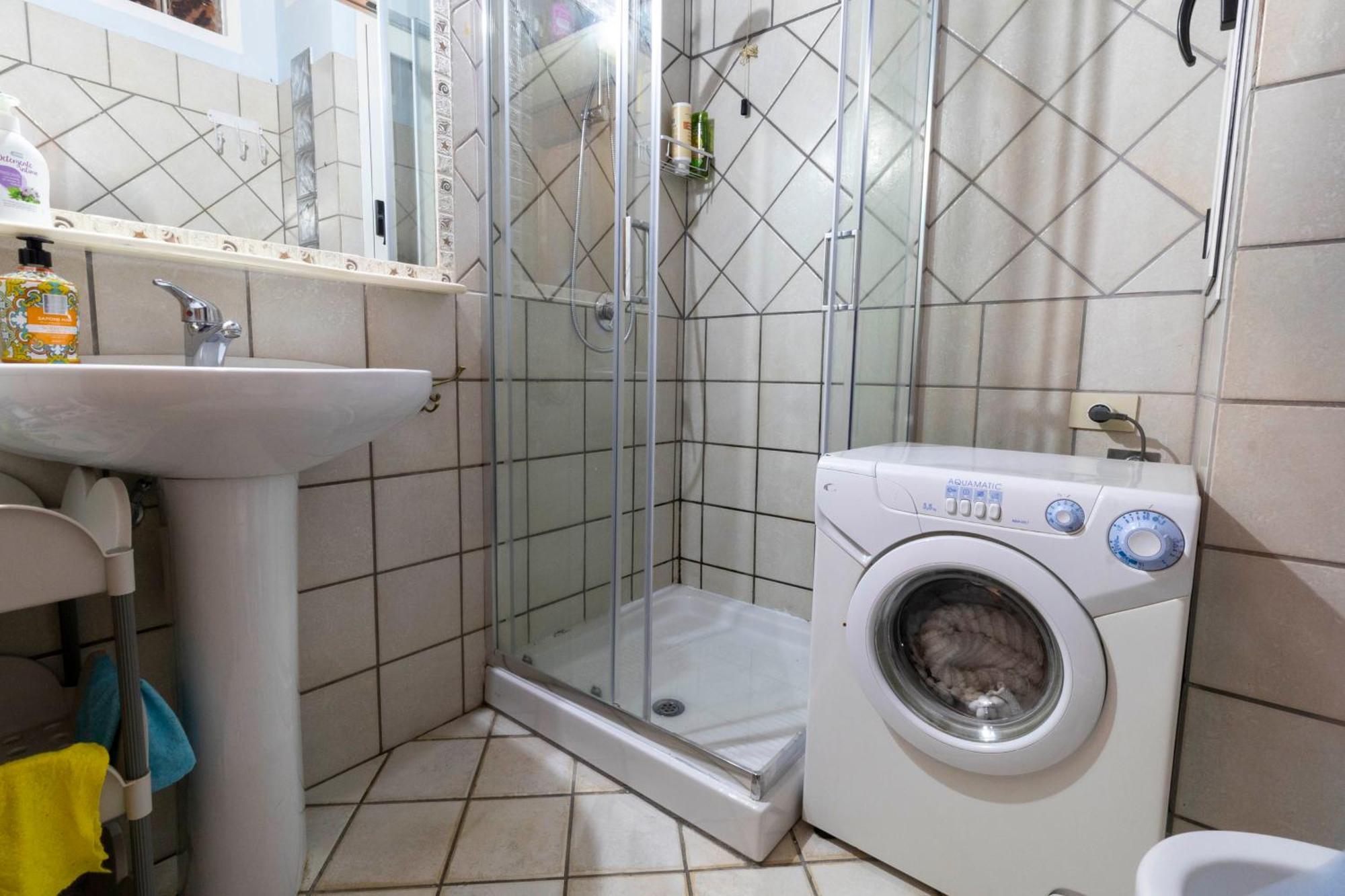 Laribiancos Cagliari Centro Storico Apartment Luaran gambar