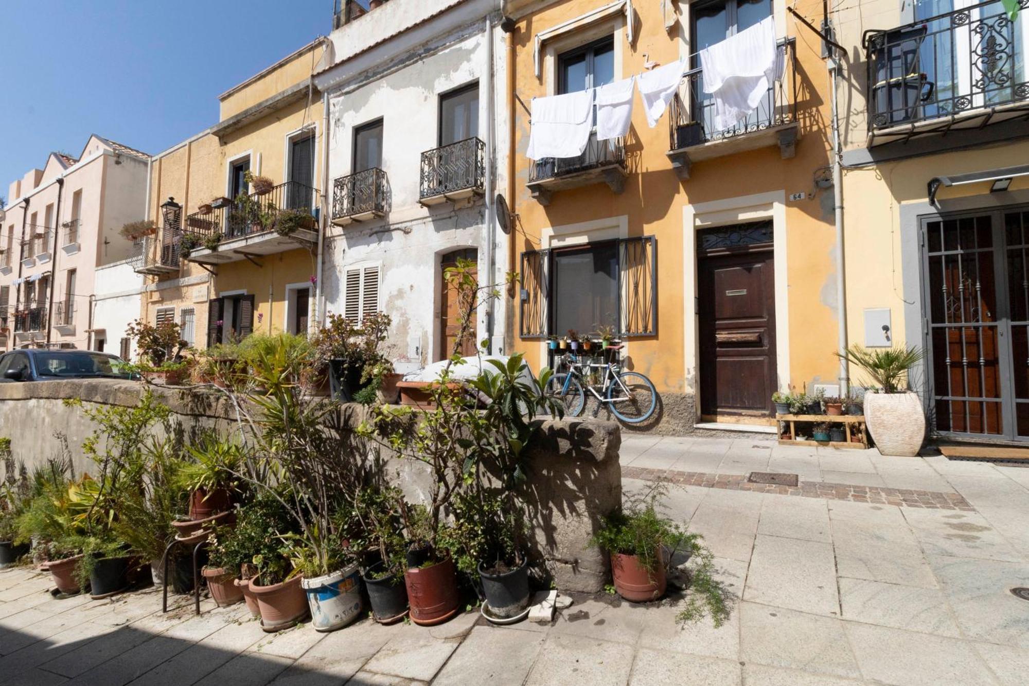 Laribiancos Cagliari Centro Storico Apartment Luaran gambar