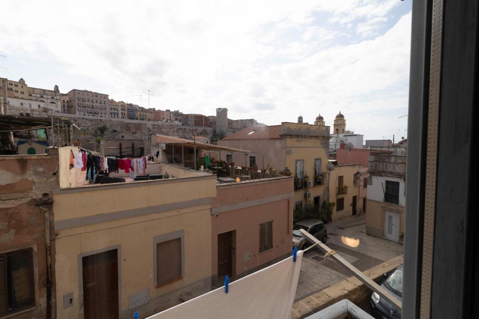 Laribiancos Cagliari Centro Storico Apartment Luaran gambar