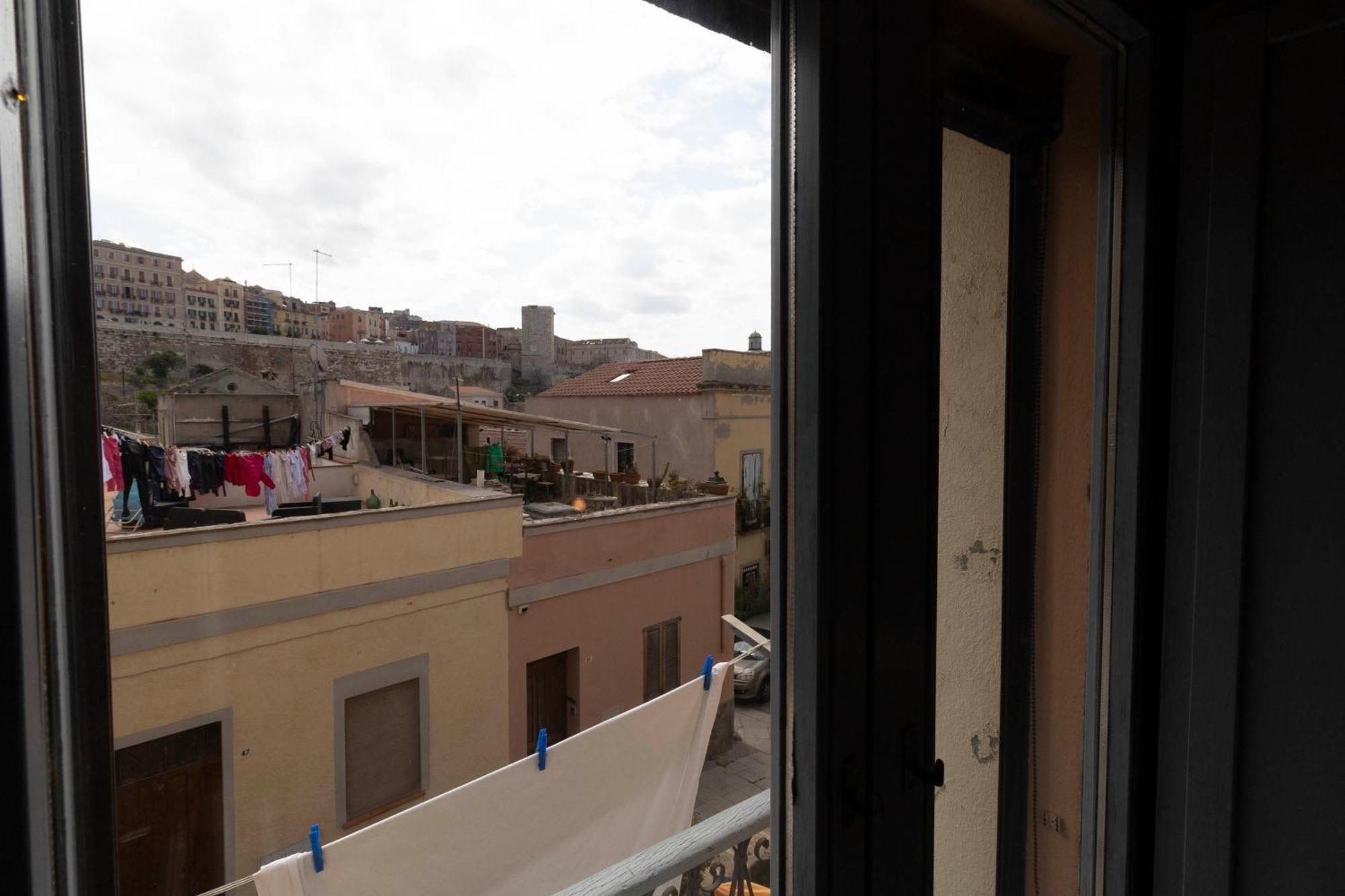 Laribiancos Cagliari Centro Storico Apartment Luaran gambar