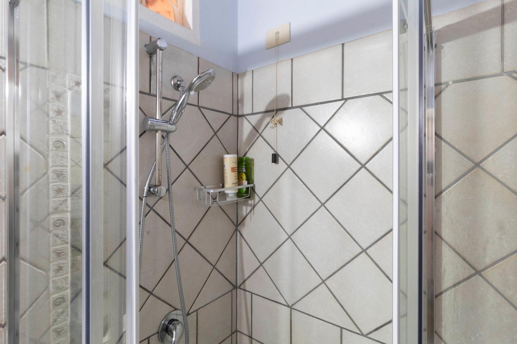 Laribiancos Cagliari Centro Storico Apartment Luaran gambar