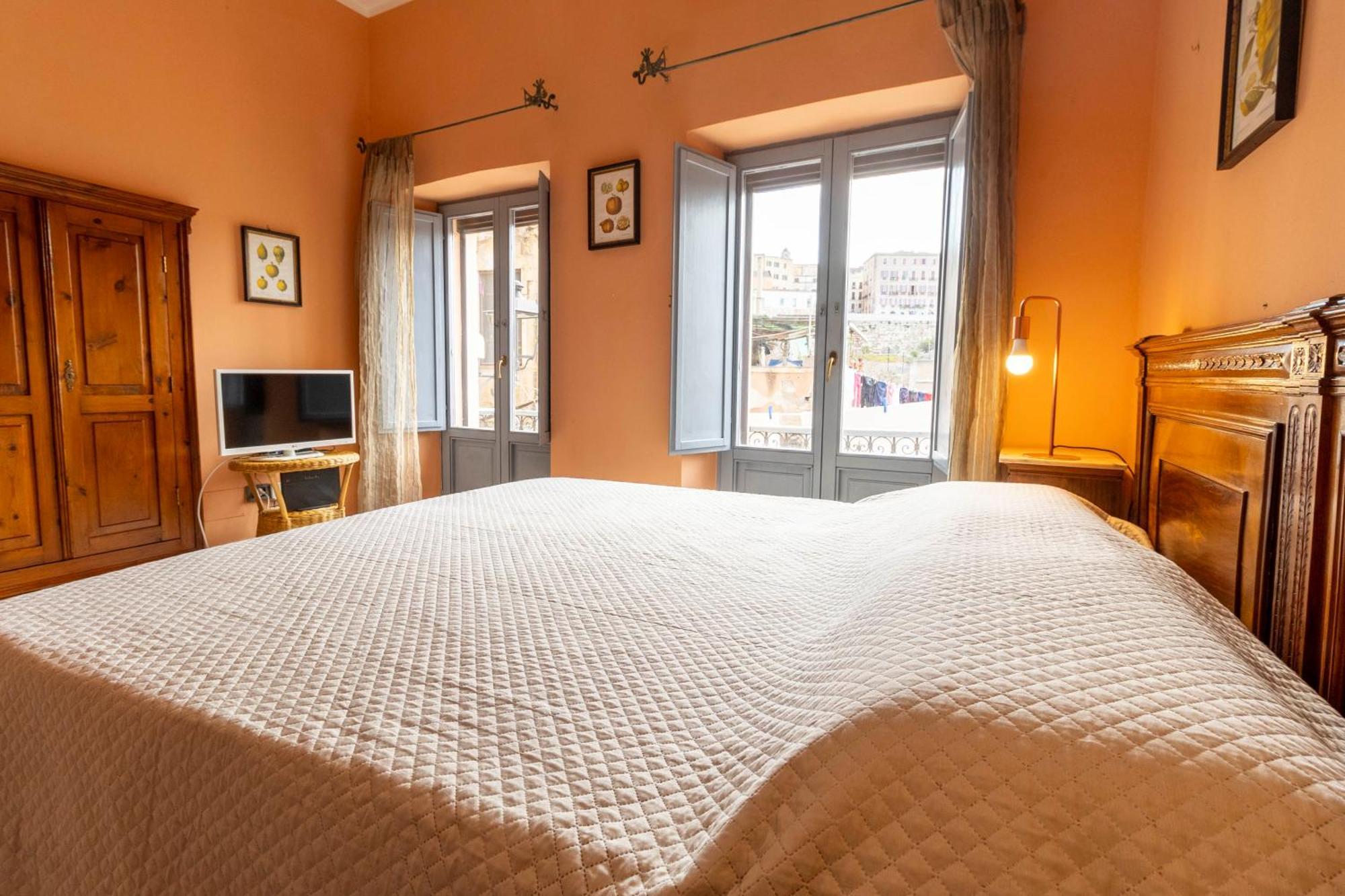 Laribiancos Cagliari Centro Storico Apartment Luaran gambar